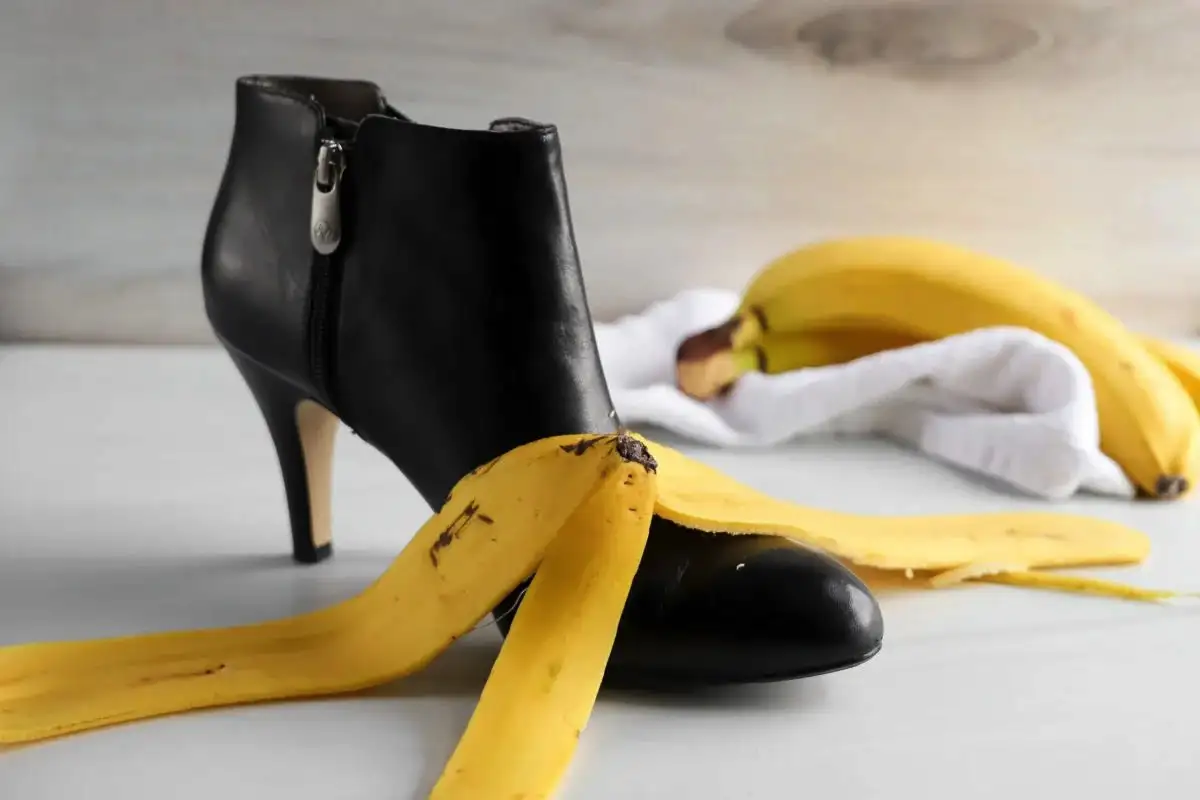 Bananų žievė batams