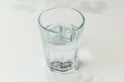 Briaunuota stiklinė