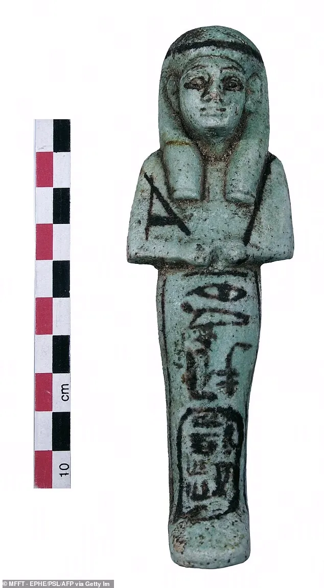 Daugiau nei pusė figūrėlių yra moterys, o tai retas bruožas tokiuose kapuose.