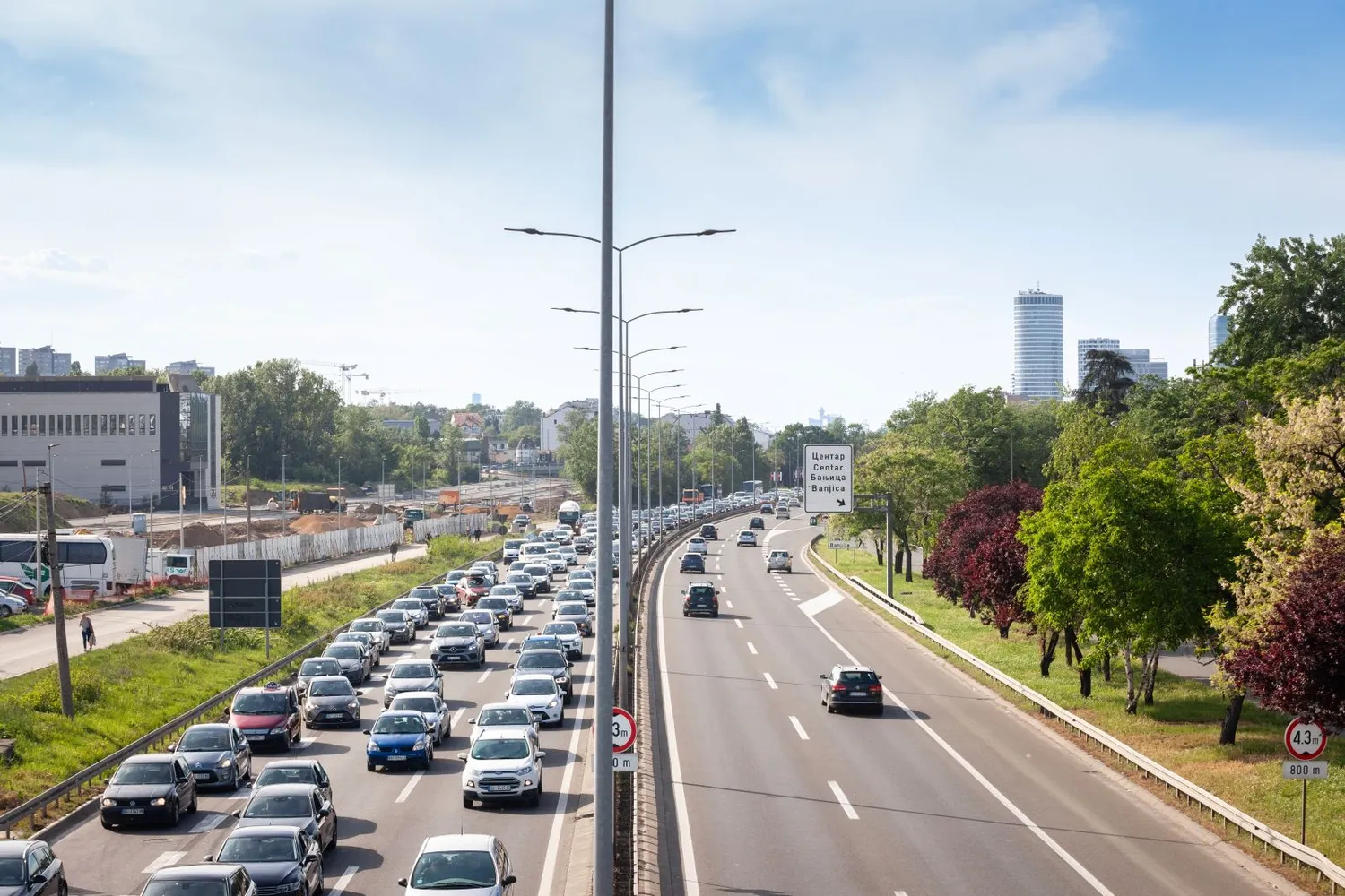 Eismas rugsėjį / BalkansCat / Shutterstock.com