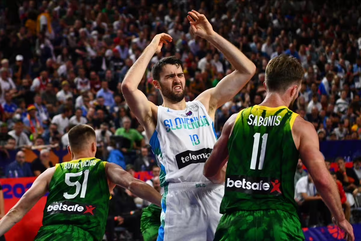 Eurobasket akimirkos / Eurobasket 2025 tvarkaraštis / Vitalii Vitleo / Shutterstock.com