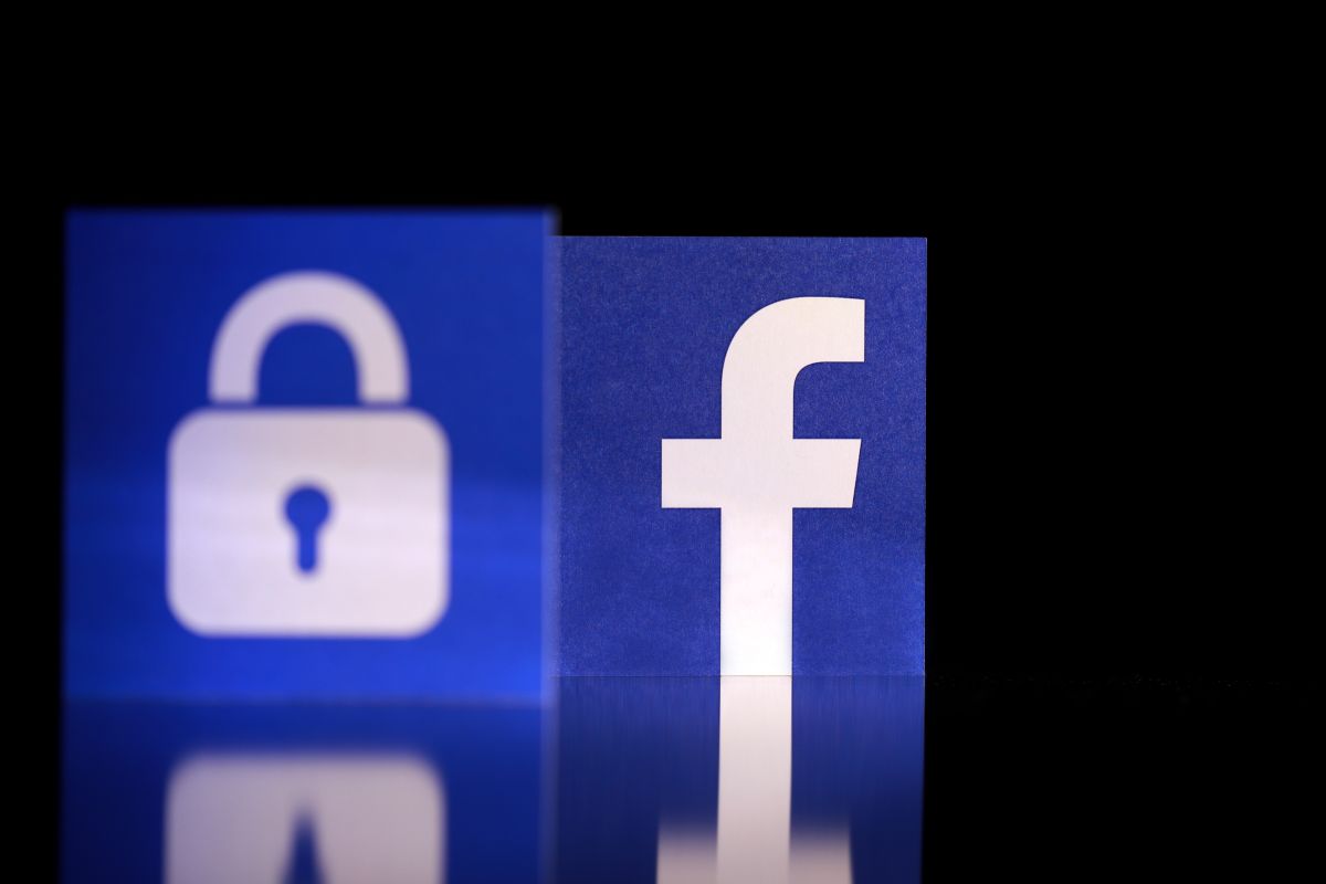 Facebook nulaužtas / TY Lim / Shutterstock.com