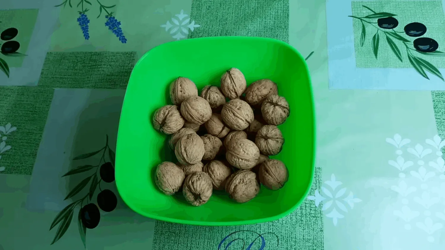 Graikinių riešutų kevalų nuėmimas