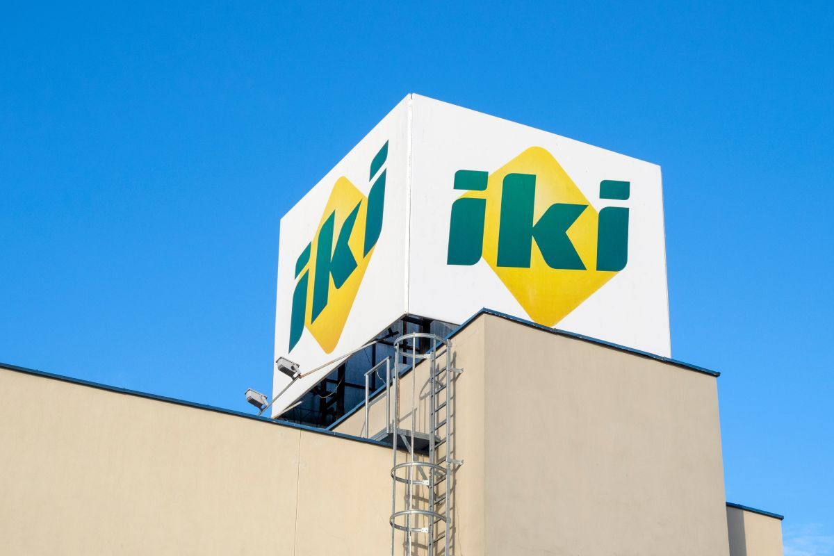 Iki parduotuvė Vilniuje / Savvapanf Photo / Shutterstock.com