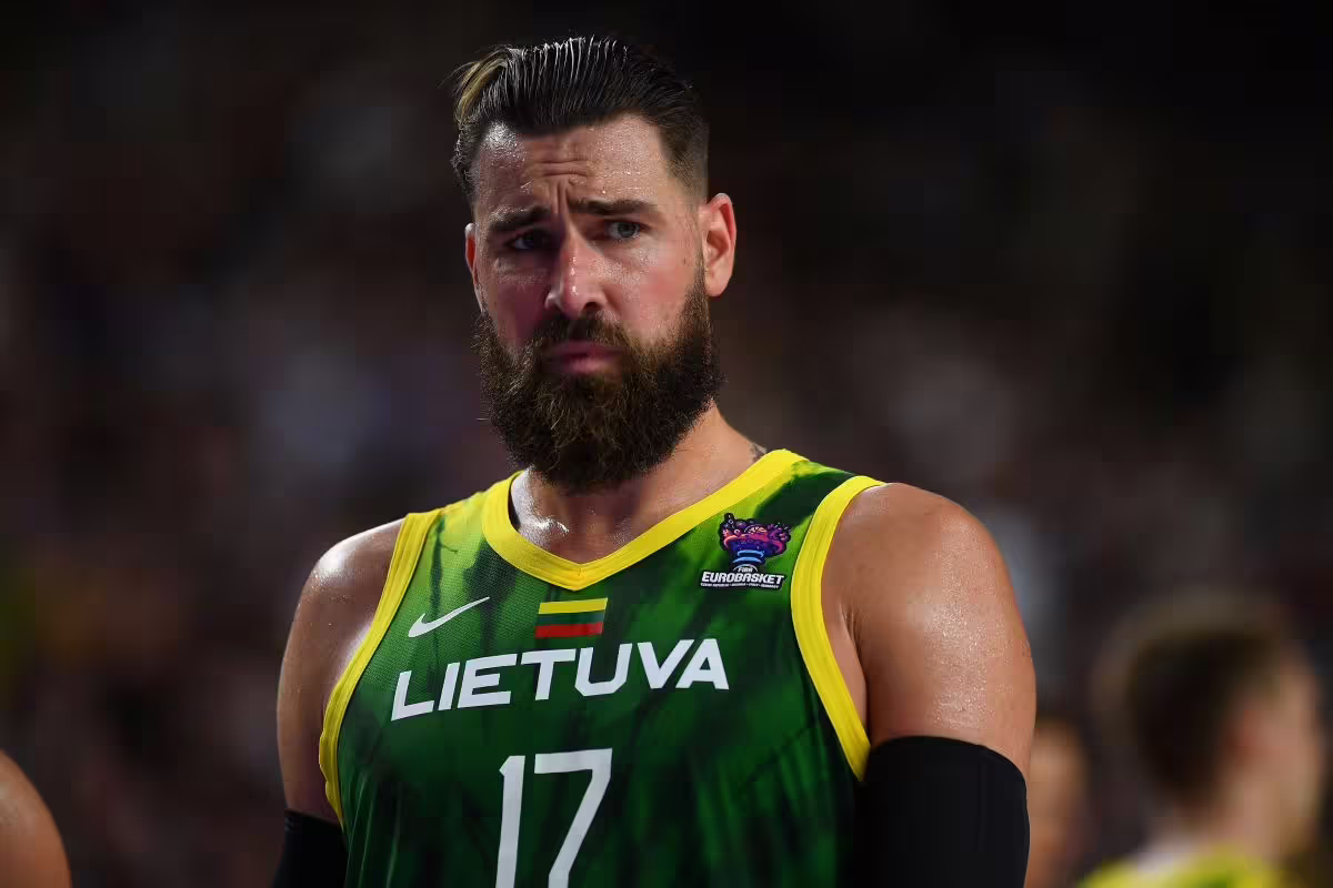 Jonas Valančiūnas / Eurobasket akimirkos / Eurobasket 2025 tvarkaraštis / Vitalii Vitleo / Shutterstock.com