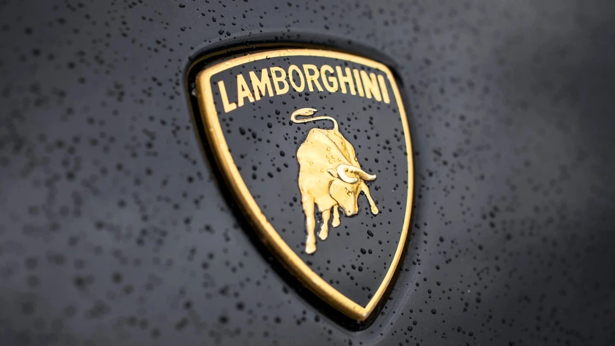 LAMBORGHINI Fenomeno