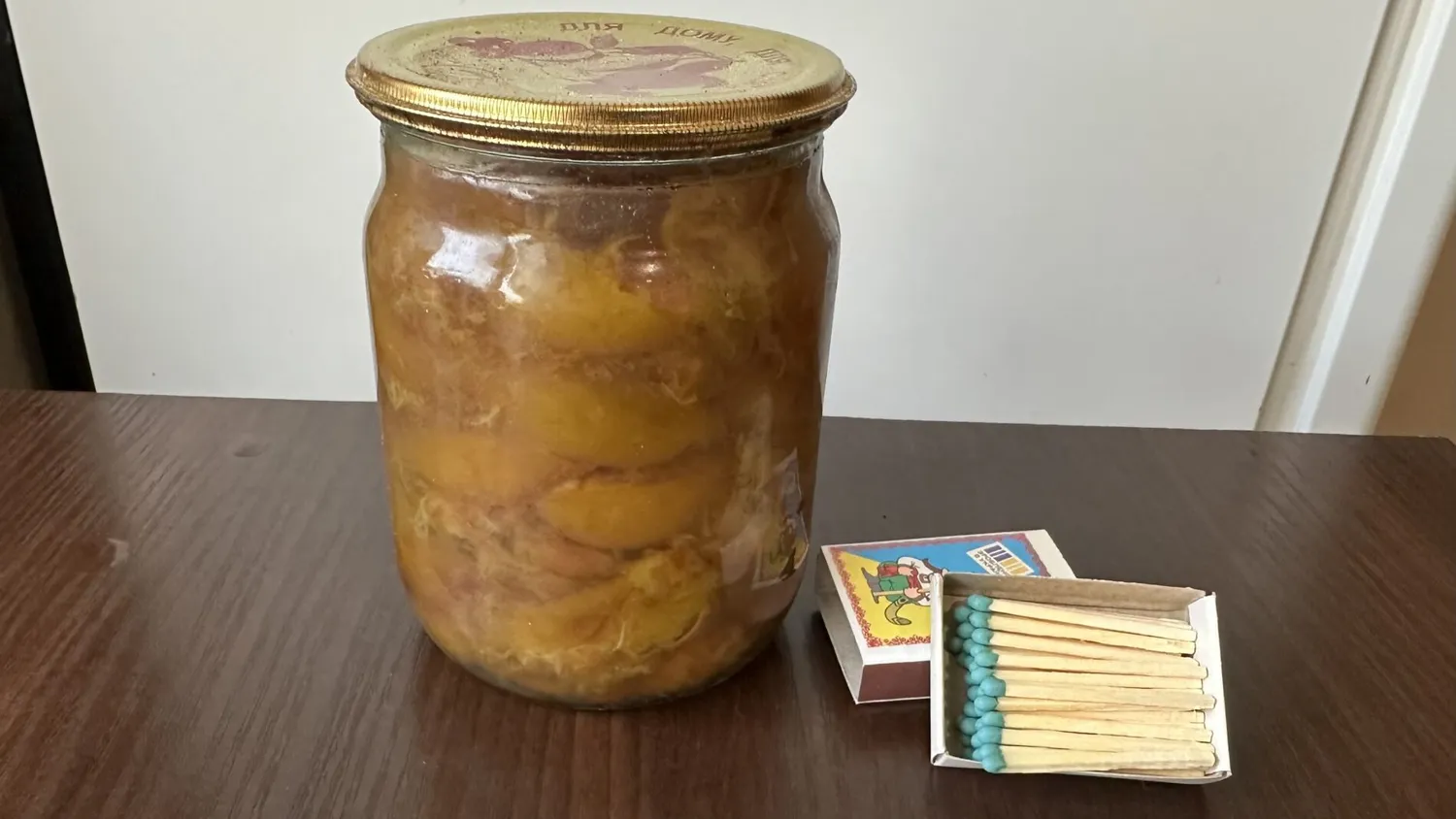 Kamdėti degtukus į stiklainį