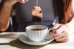 Kas nutinka jūsų kaulams, kai reguliariai geriate arbatą