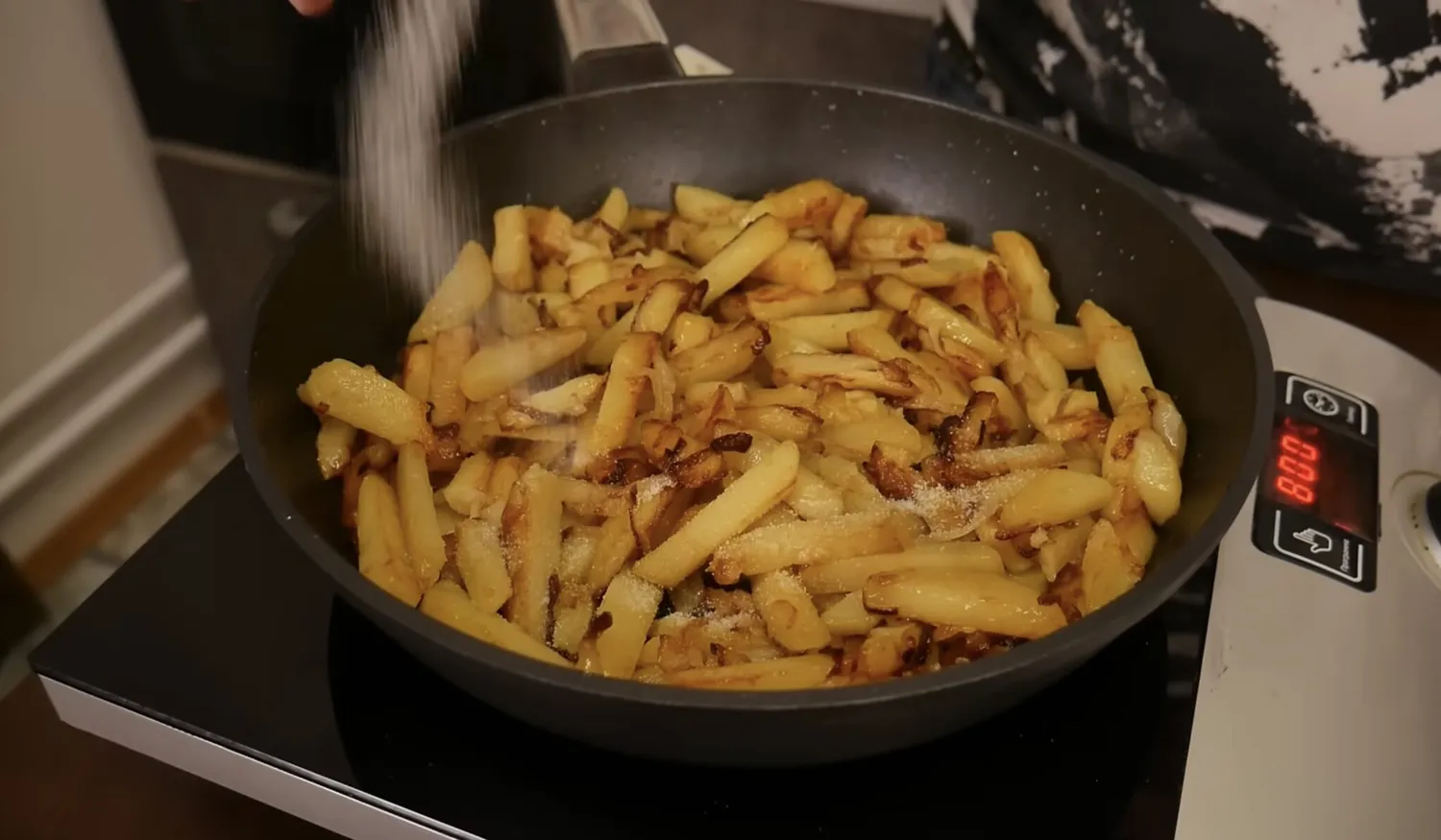 Keptos bulvės gruzdintuvėje