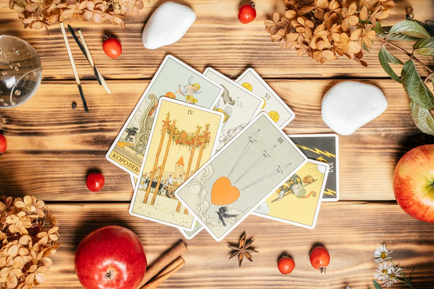 Ko tikėtis pagal Taro kortas / JeannieR / Shutterstock.com