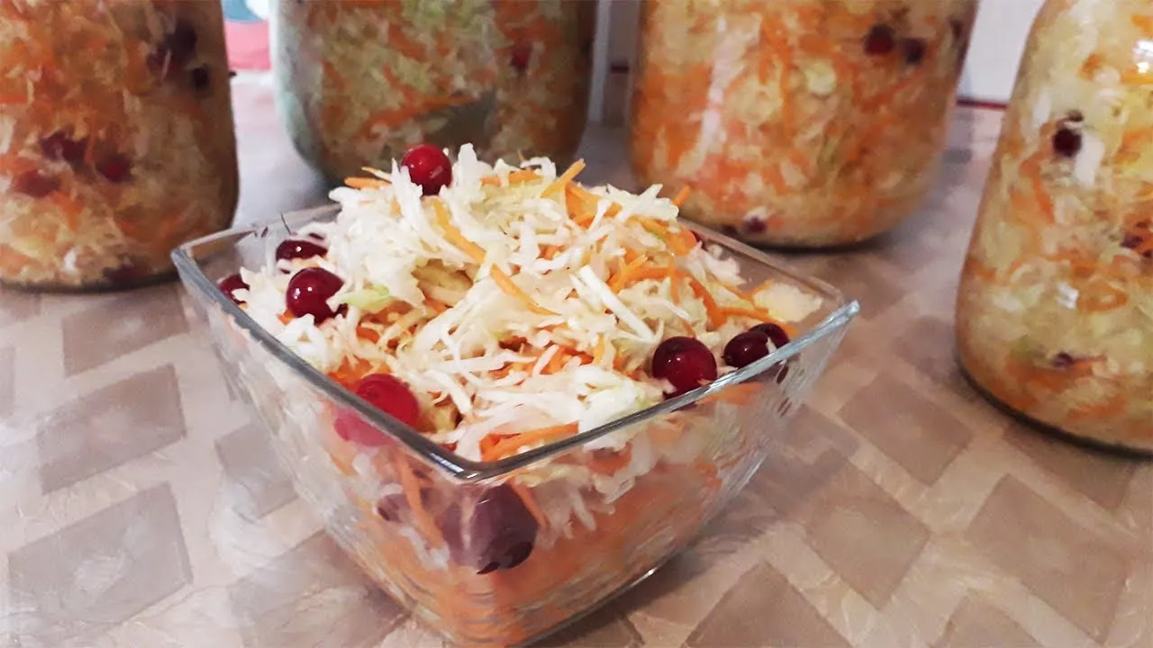 Kopūstai su spanguolėmis