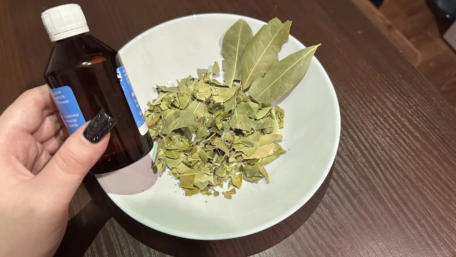 Lauro lapai dubenėlyje