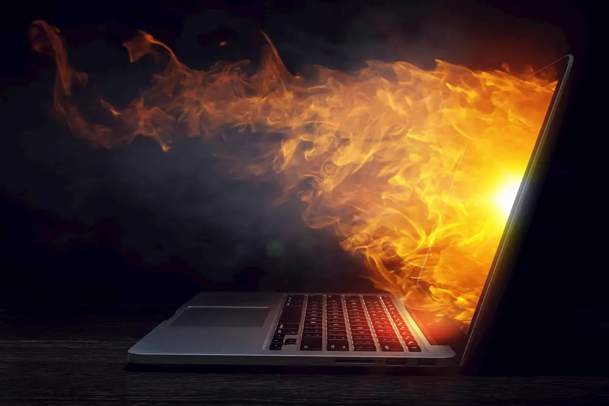 Liepsnojantis kompiuteris