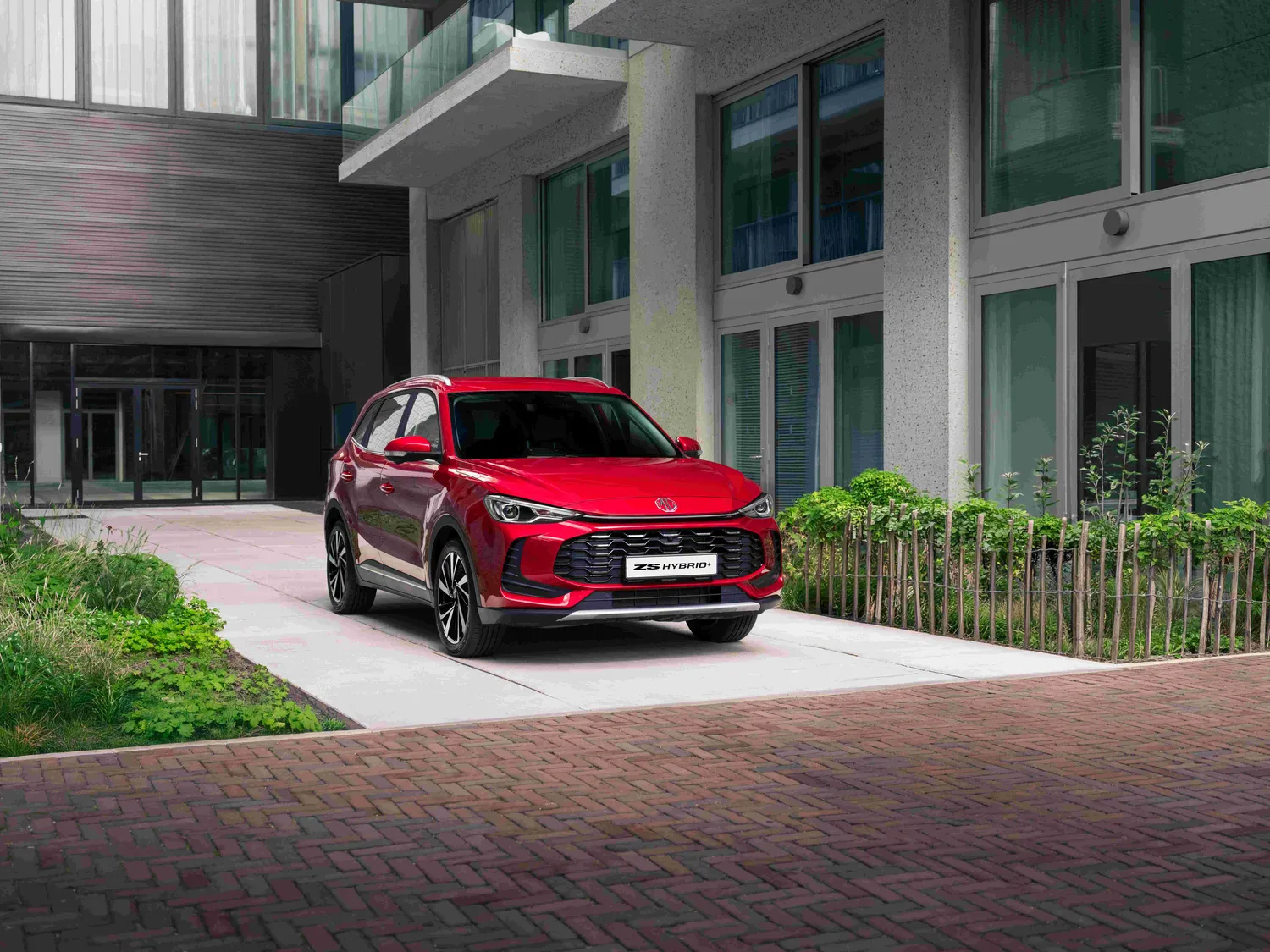 MG ZS Hybrid+ Retouch v3