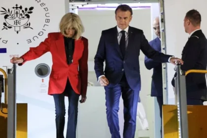 Macronas su žmona