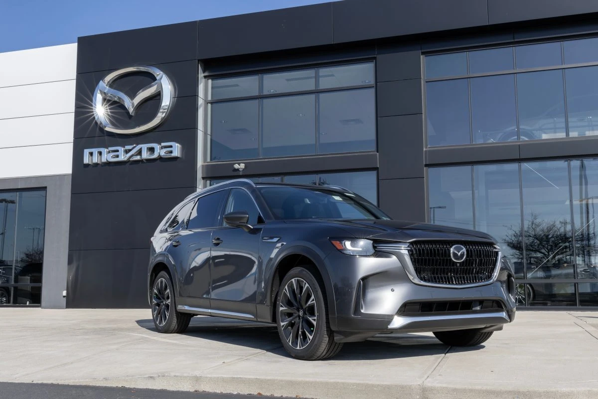 Mazda PHEV / shutterstock.com/g/jetcityimage