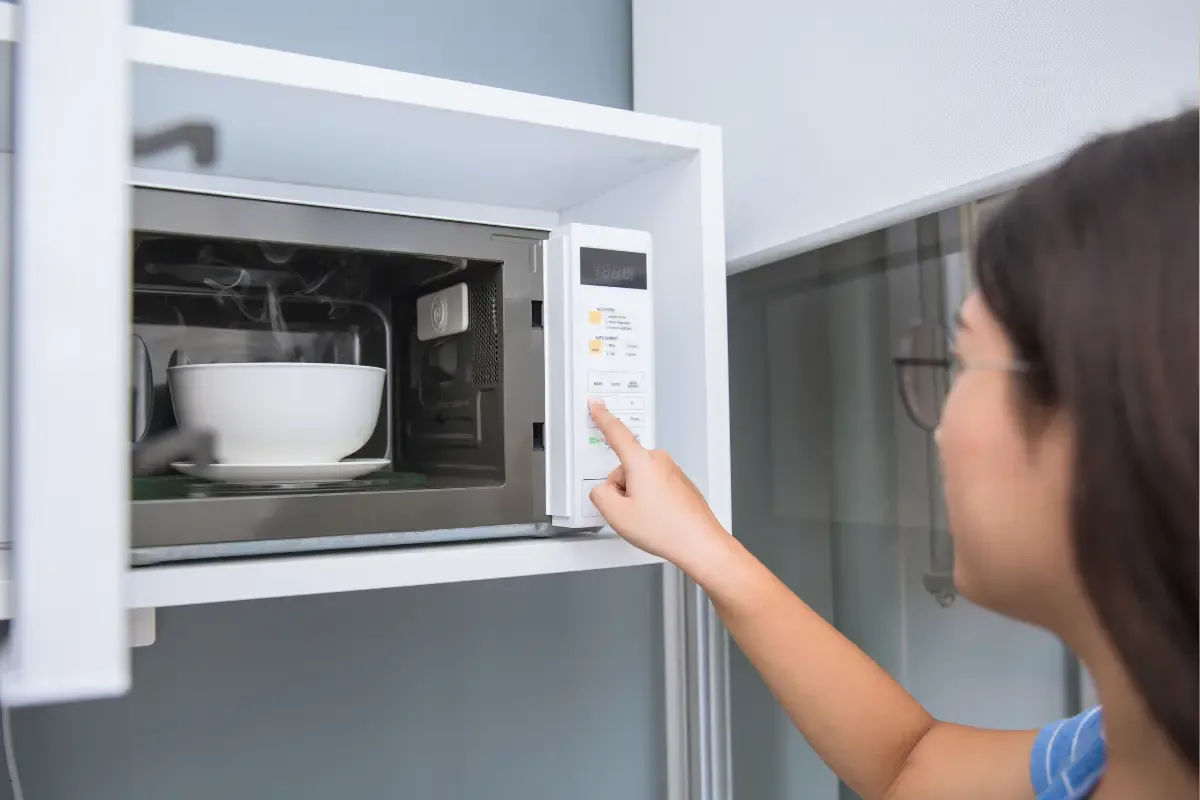 Mikrobangų krosnelės naudojimas namuose