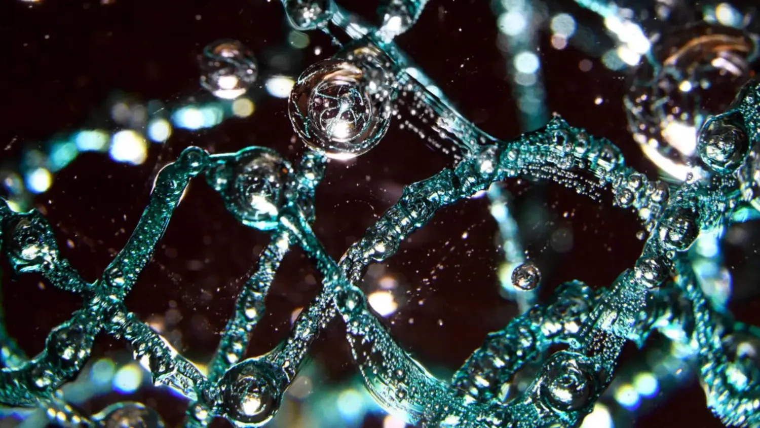 Mokslininkai atrado medžiagos hibridą