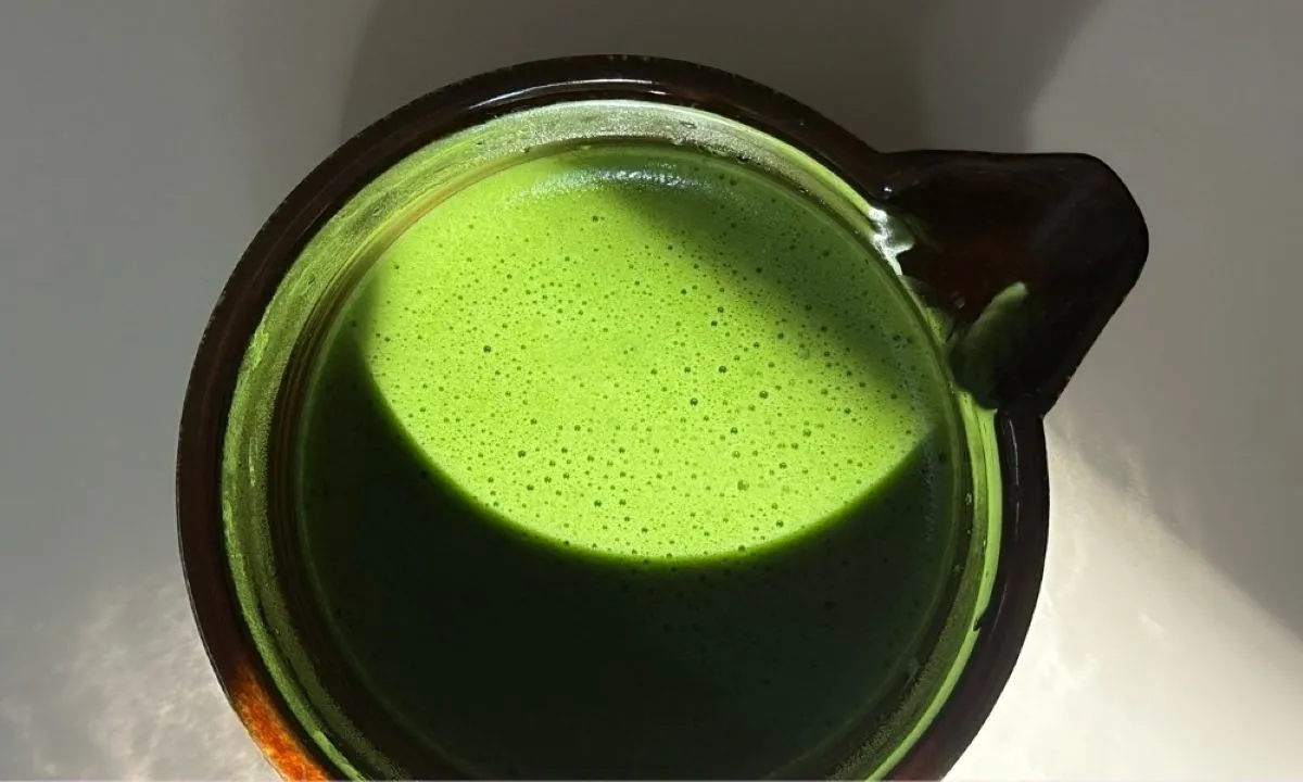 Nuo budistų vienuolių iki kavinių meniu matcha arbatos kelionė laiku