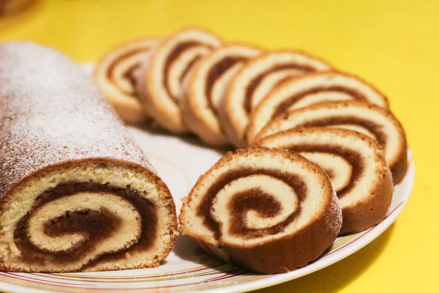 Obuolių pyragas suktinukas