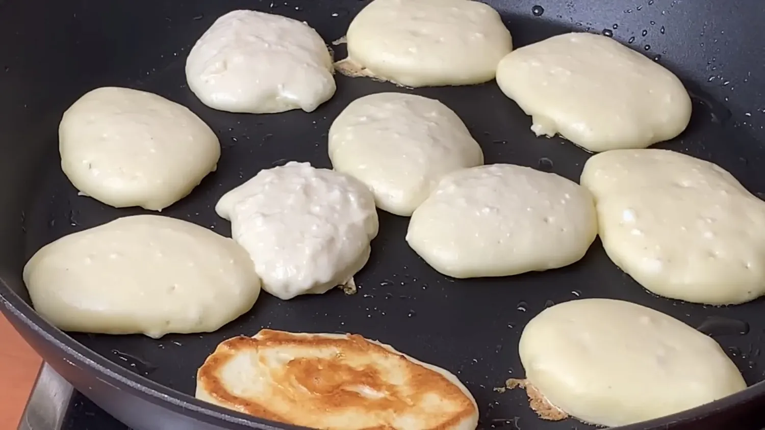 Pūrūs blynai iš kefyro ir varškės