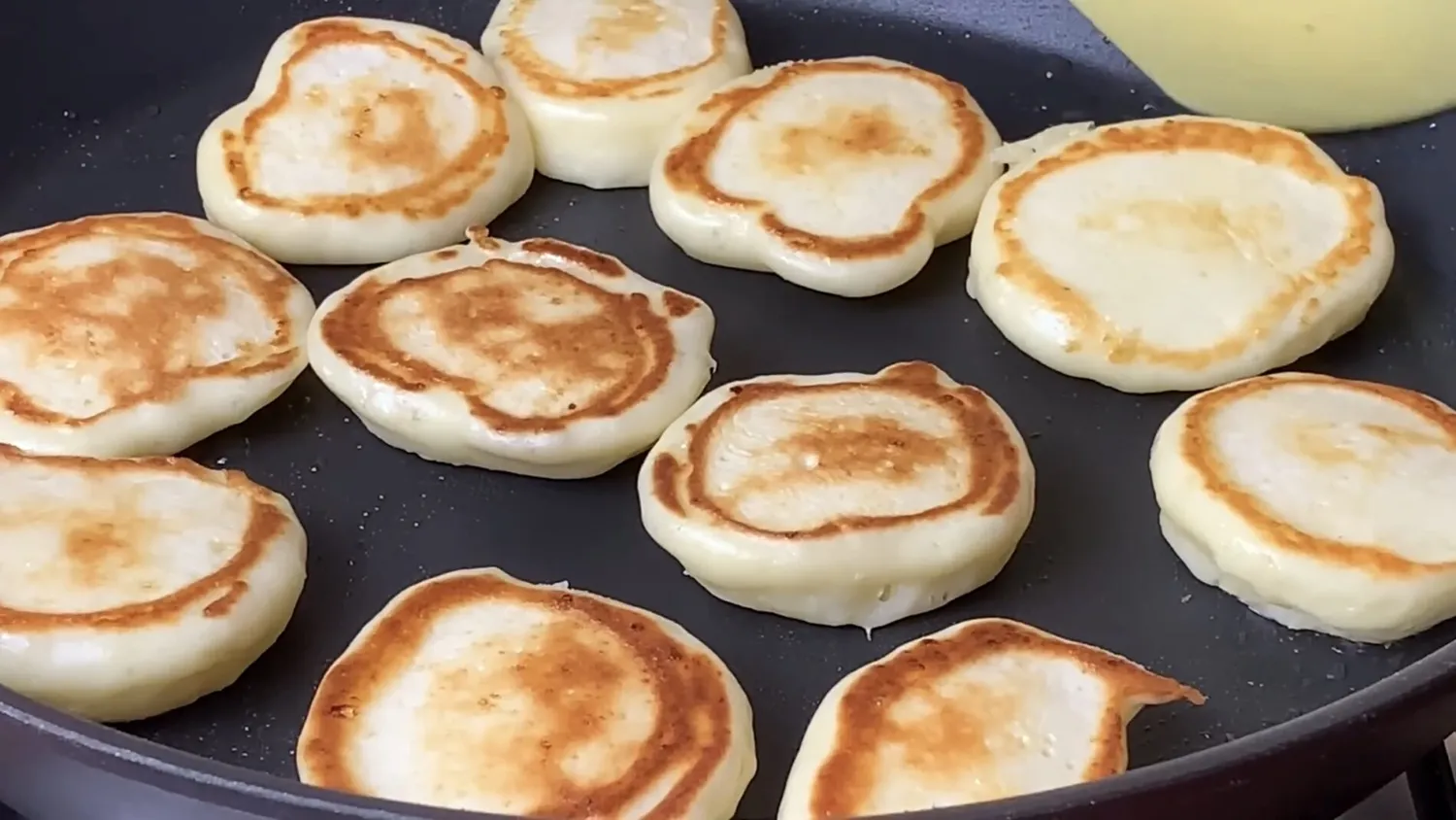 Purūs blynai iš kefyro ir varškės