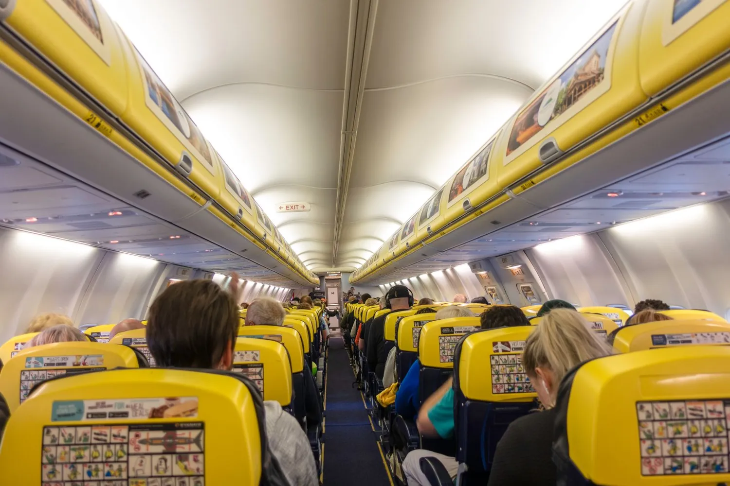 Ryanair lėktuvo vidus / Veja / Shutterstock.com