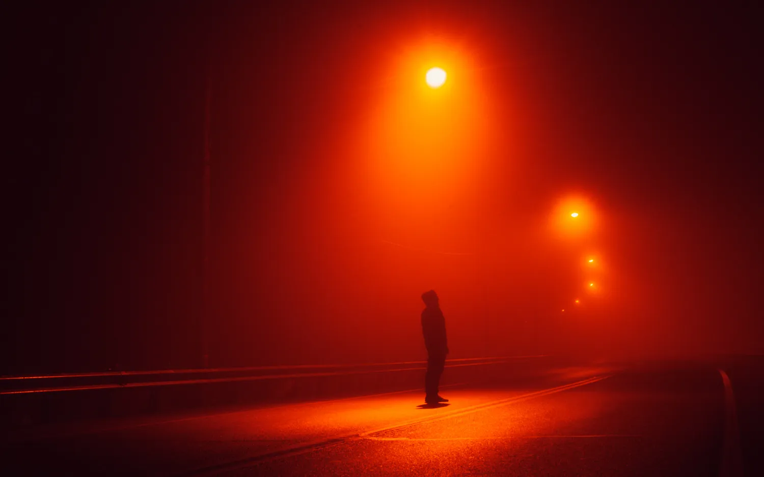 Ryškiai raudona šviesa