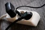 Šie prietaisai vartoja elektrą