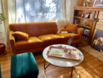 Sofa prie lango