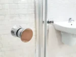 Štai kaip valyti dušo duris