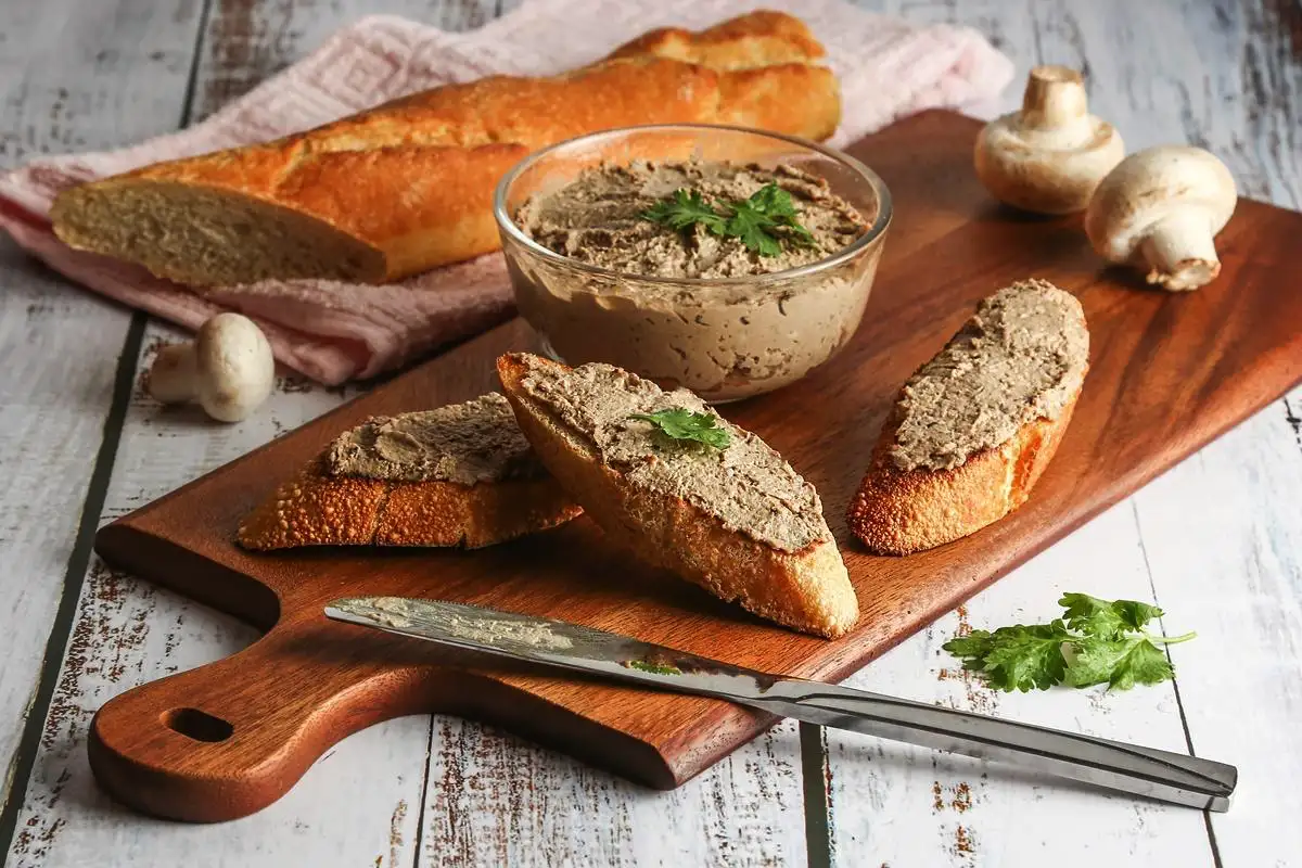 Švelnus vištienos kepenėlių paštetas be kepimo