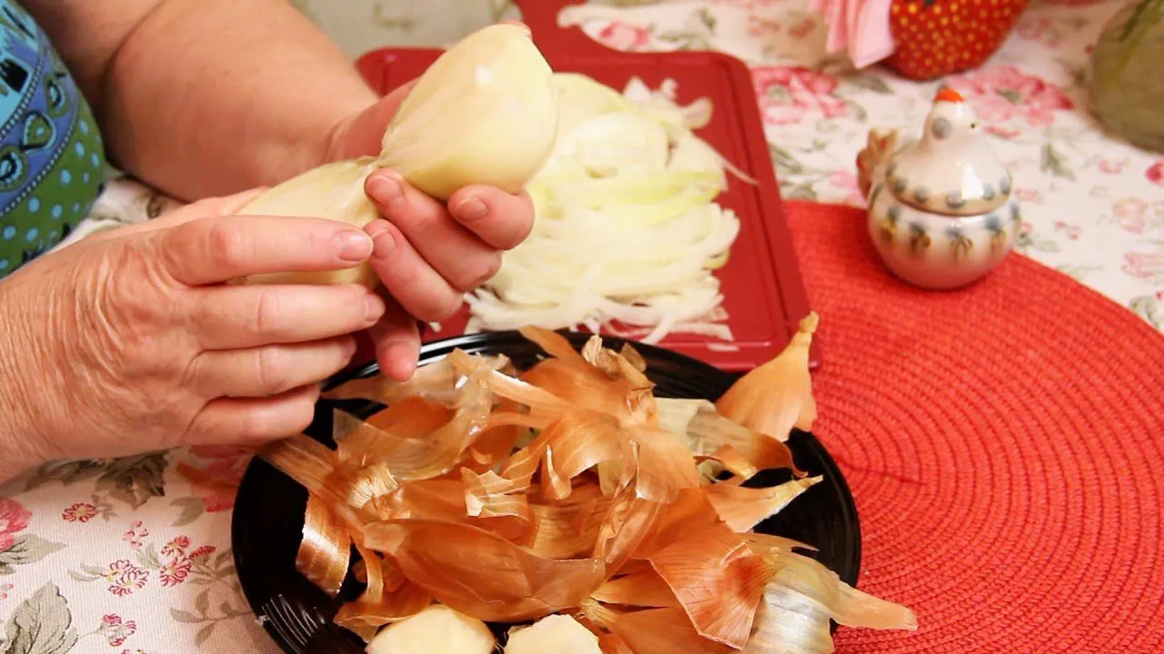 Svogūnus pjaustau be ašarų