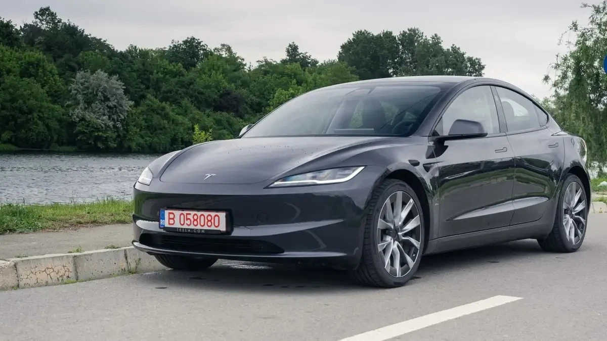 Tesla Model S kainos krenta