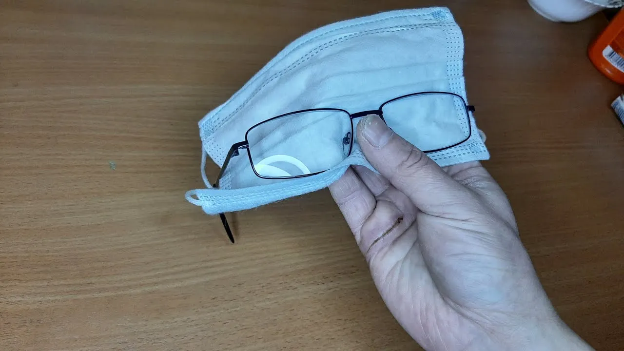 Triukas akiniams nuo rasojimo