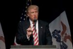 Trumpas kalbėjo su Zelenskiu / mark reinstein / Shutterstock.com