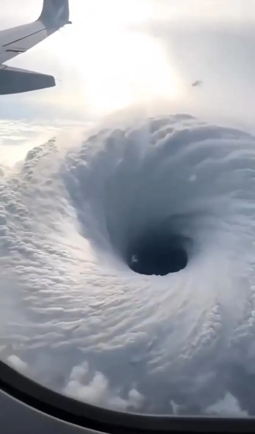 Uragano nuotraukos / autorius: @FlynonymousWX, šaltinis: X