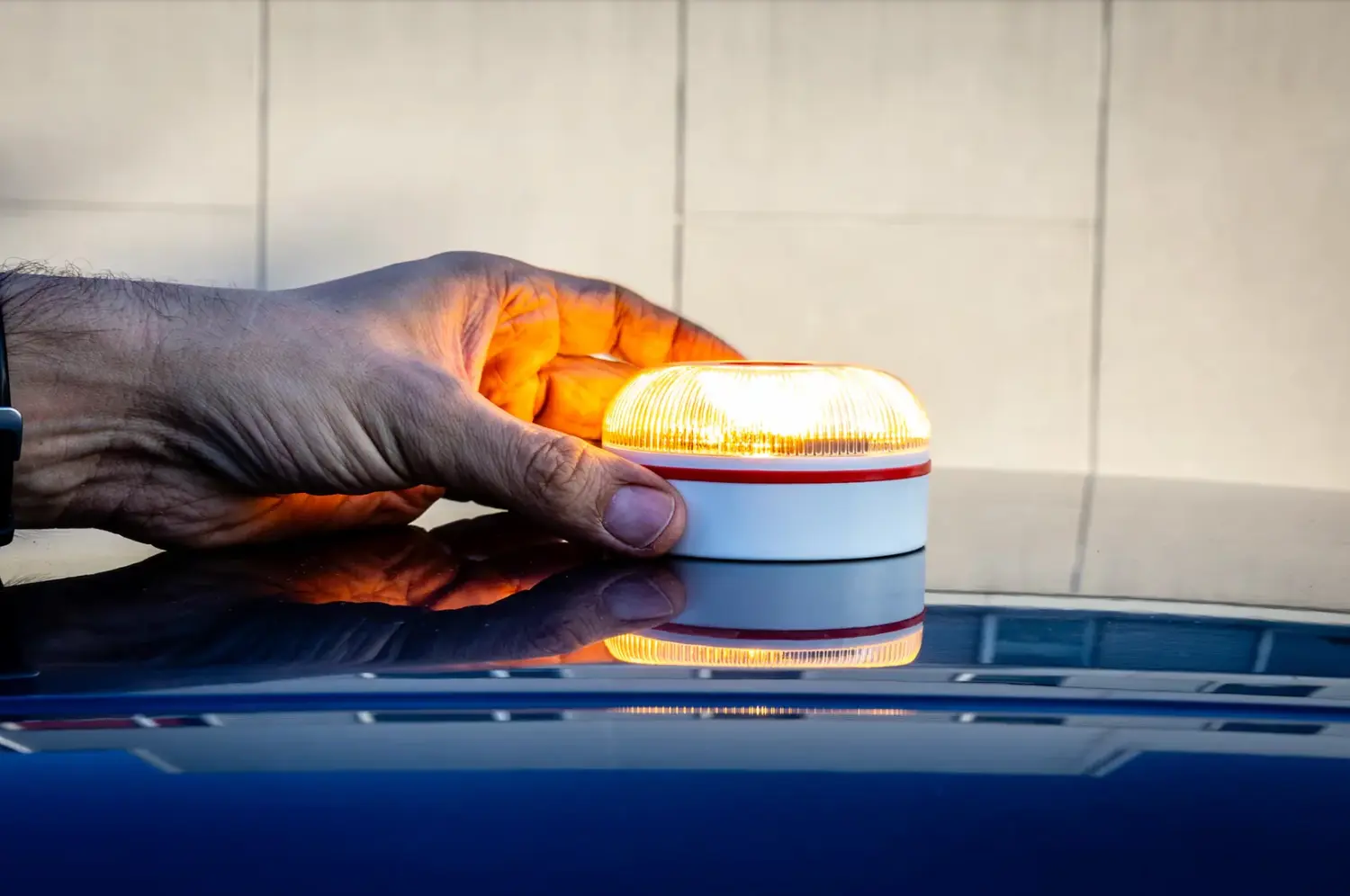 V-16 avarinė lempa automobiliuose / netun.com