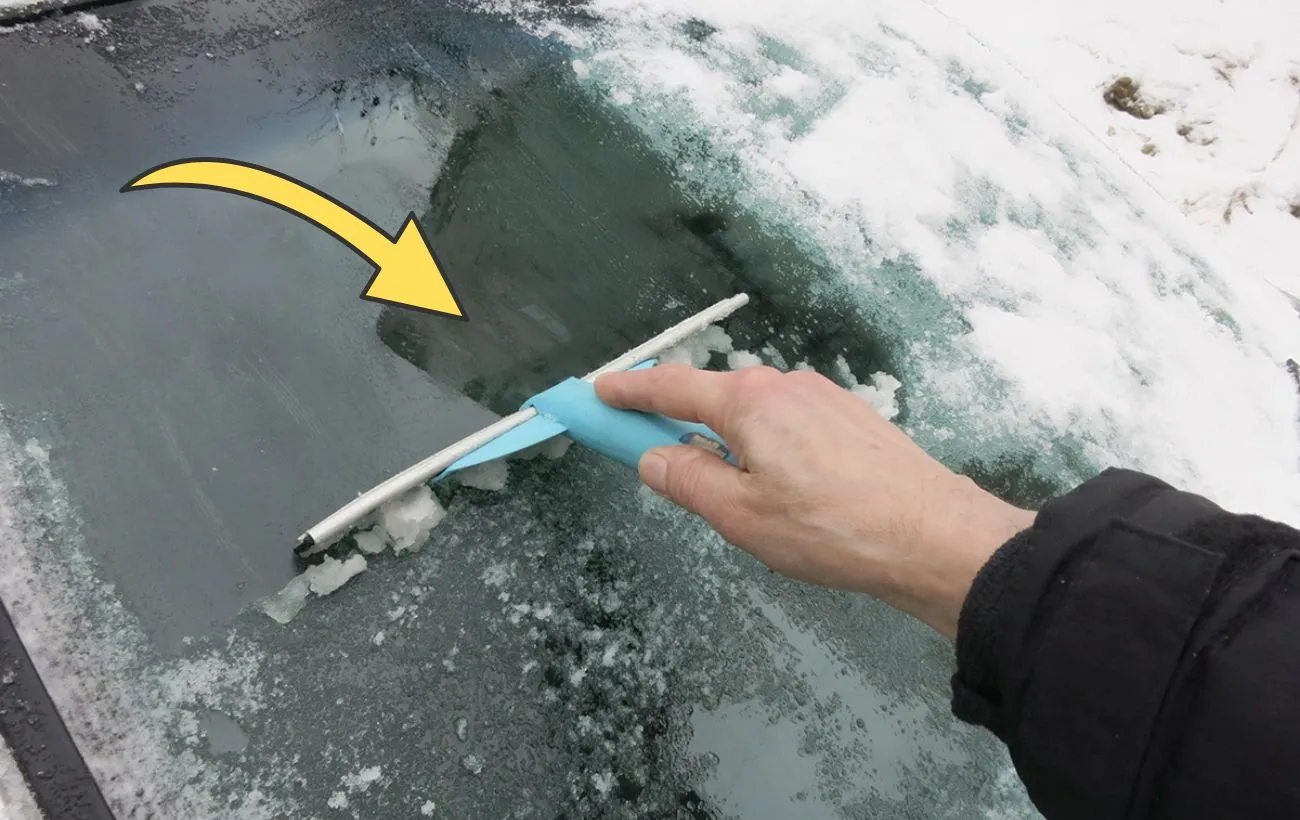 Vakare užtepkite tirpalą ant automobilio lango – ryte ant jo nebus ledo