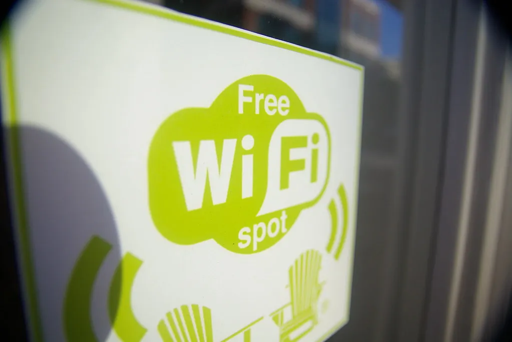 Wifi technologijos / "Free WiFi" by Charleston's TheDigitel is licensed under CC BY 2.0.