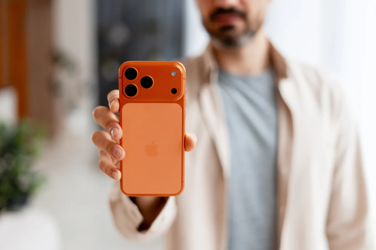 Naujasis iPhone telefonas / AYO Production / Shutterstock.com