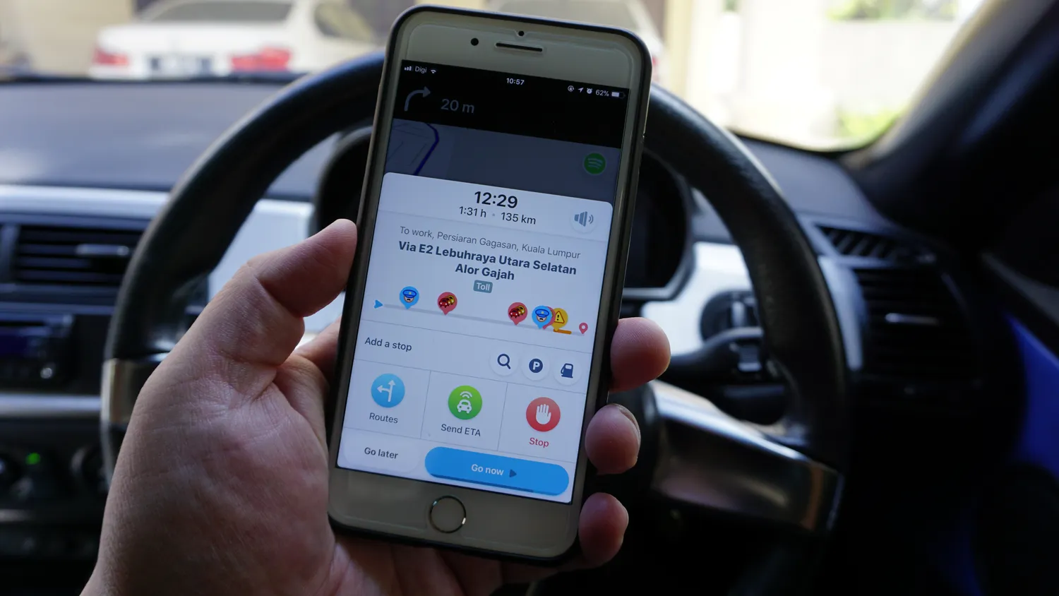 Geros naujienos iš Waze / ohd Syis Zulkipli / Shutterstock.com