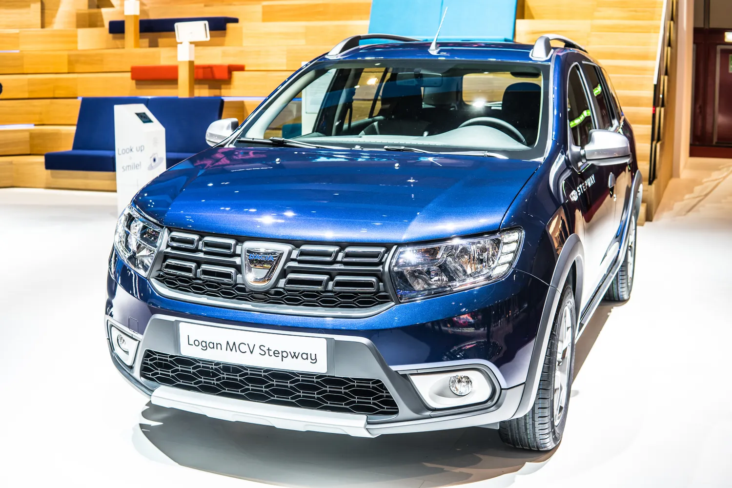 Dacia Logan / Grzegorz Czapski / Shutterstock.com