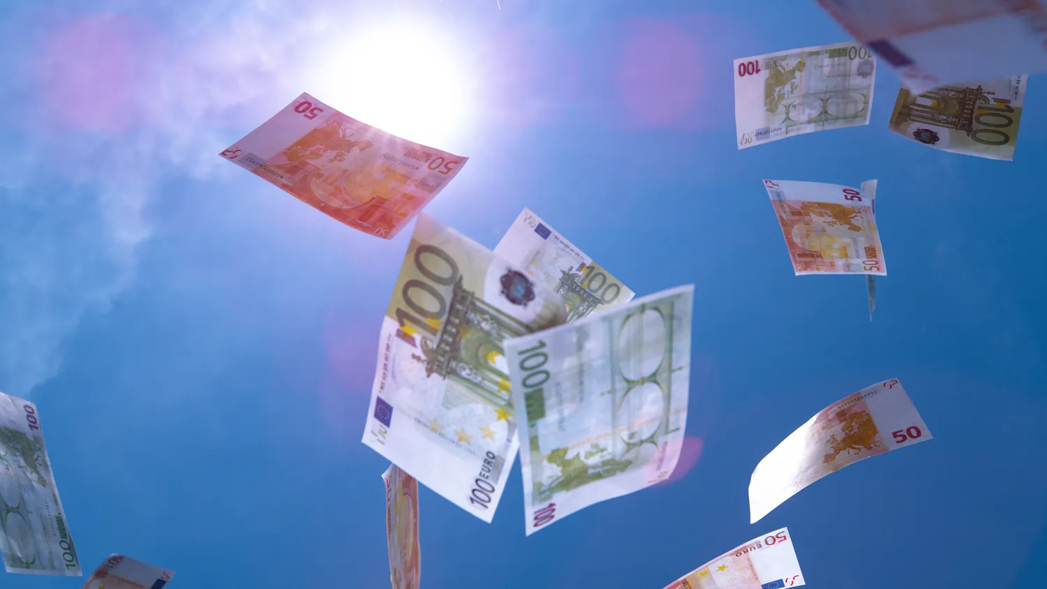 Lapkritį - pinigų lietus