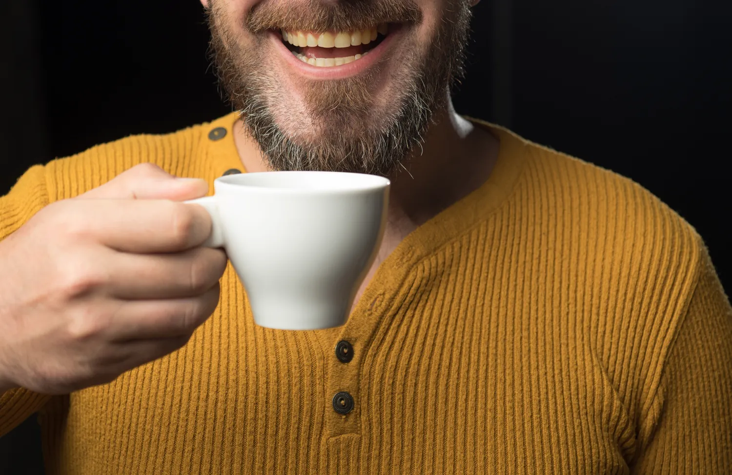 Nuo kavos geltonuoja dantys