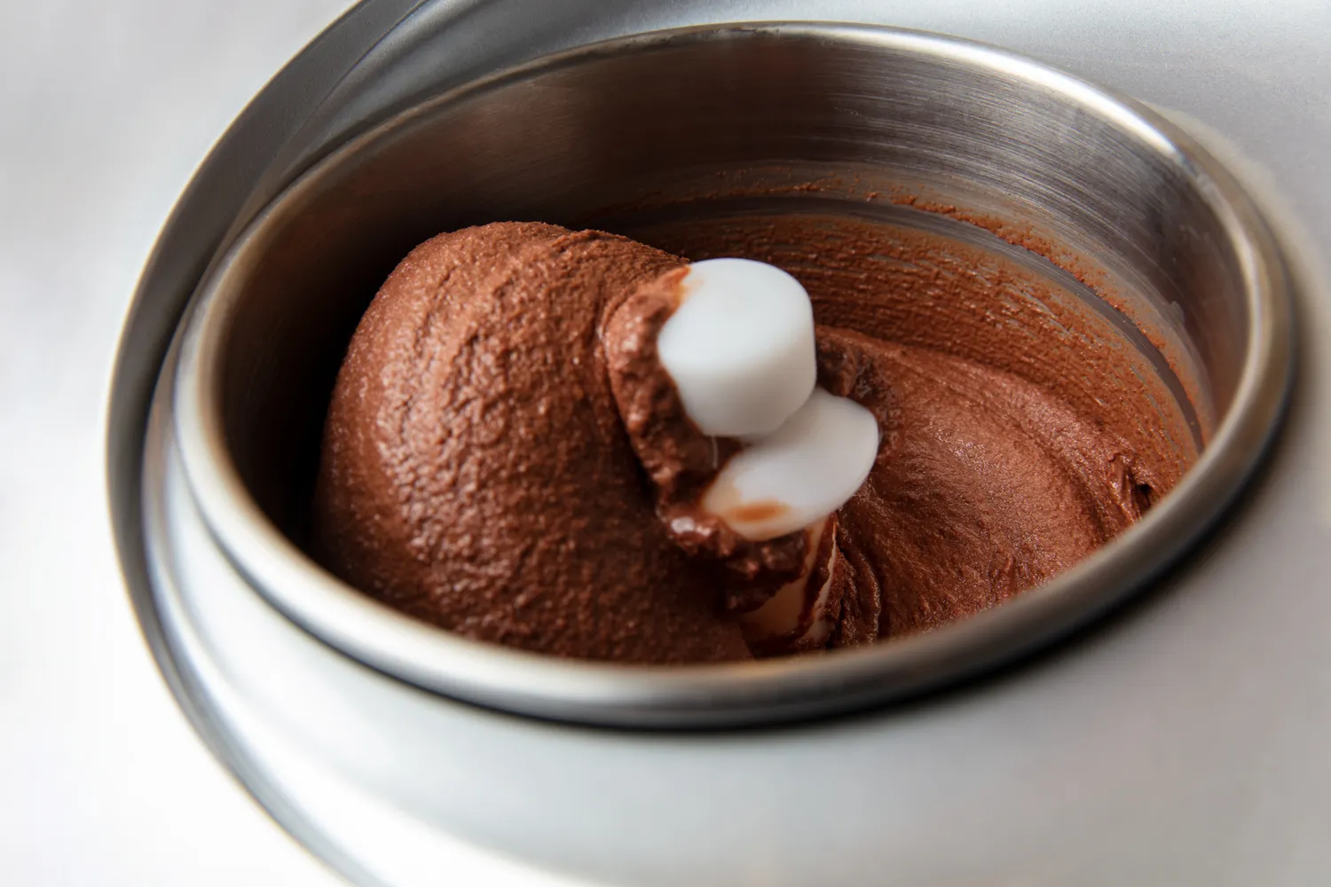 Ledų gamybos aparatas