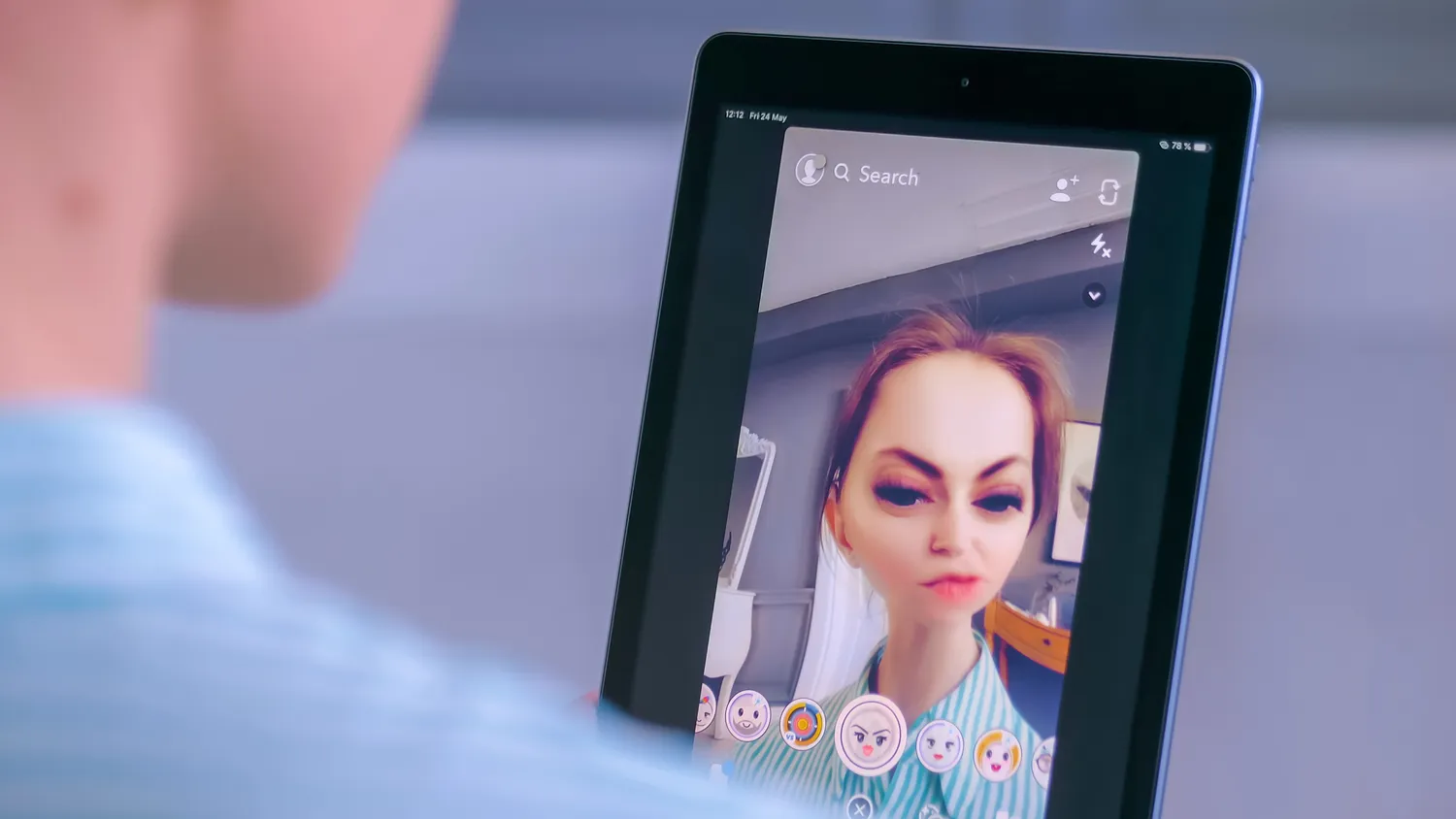 AI padaryta karikatūra / Zyabich family / Shutterstock.com