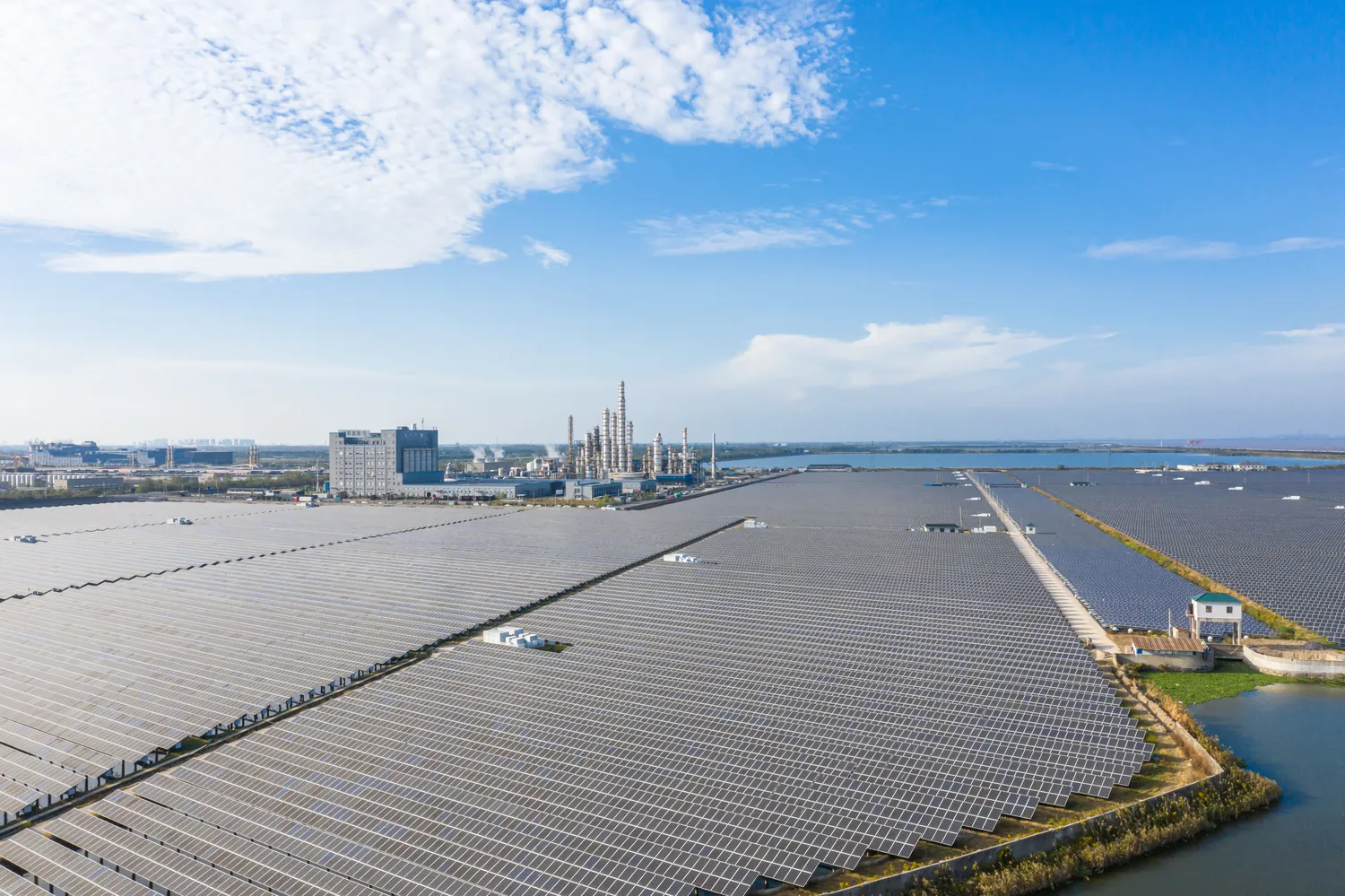 Milžiniškas saulės elektrinių parkas
