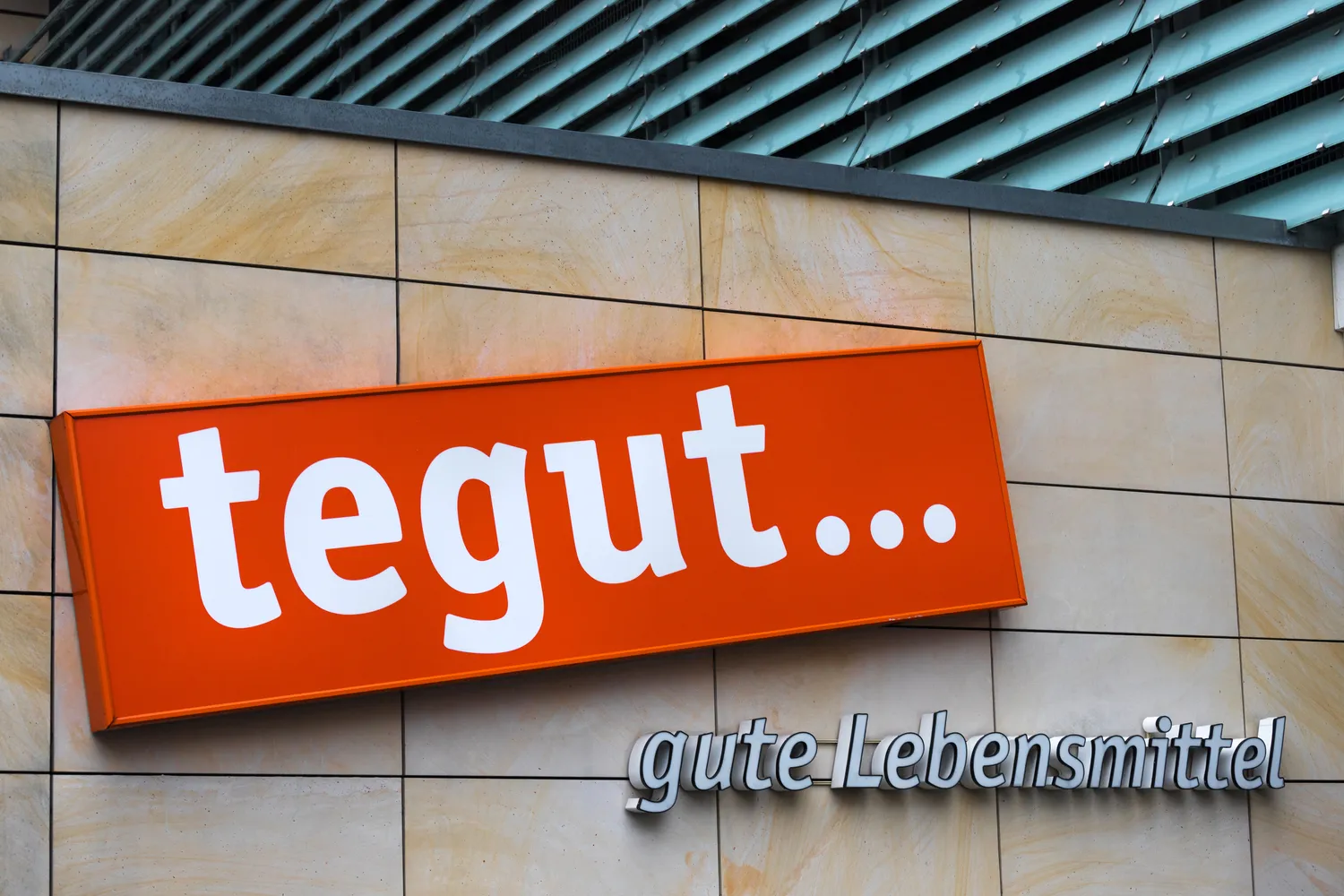 „Tegut“ / Tobias Arhelger / Shutterstock.com