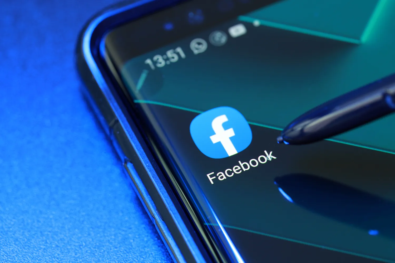 FB atnaujinimas / TY Lim / Shutterstock.com